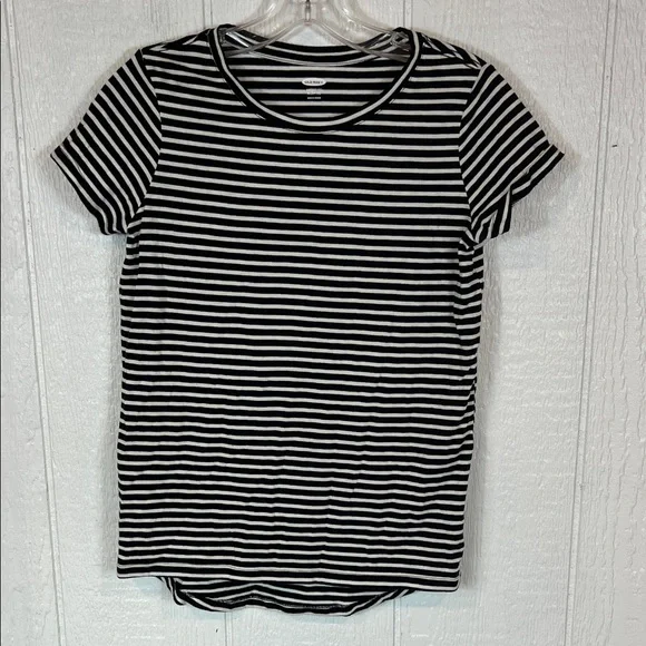 Girls Old Navy Black and White Striped Tee - Picture 1 of 4